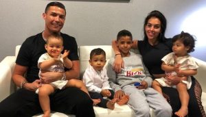 siêu sao bóng đá Cristiano Ronaldo có vợ xinh